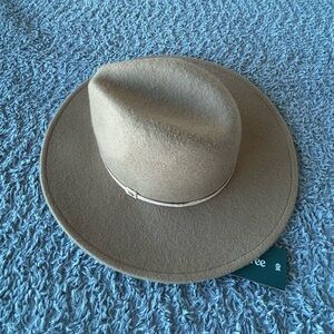 Brand New Tentree Festival Hat. Mint condition.